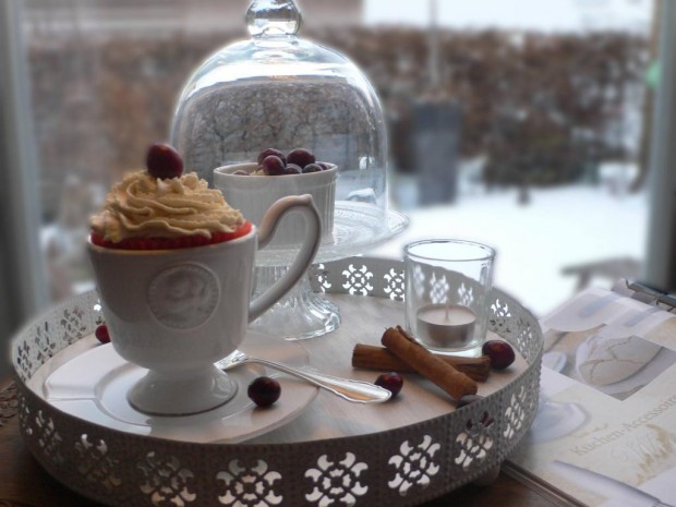 Coffeetable, Cranberry Cupcake