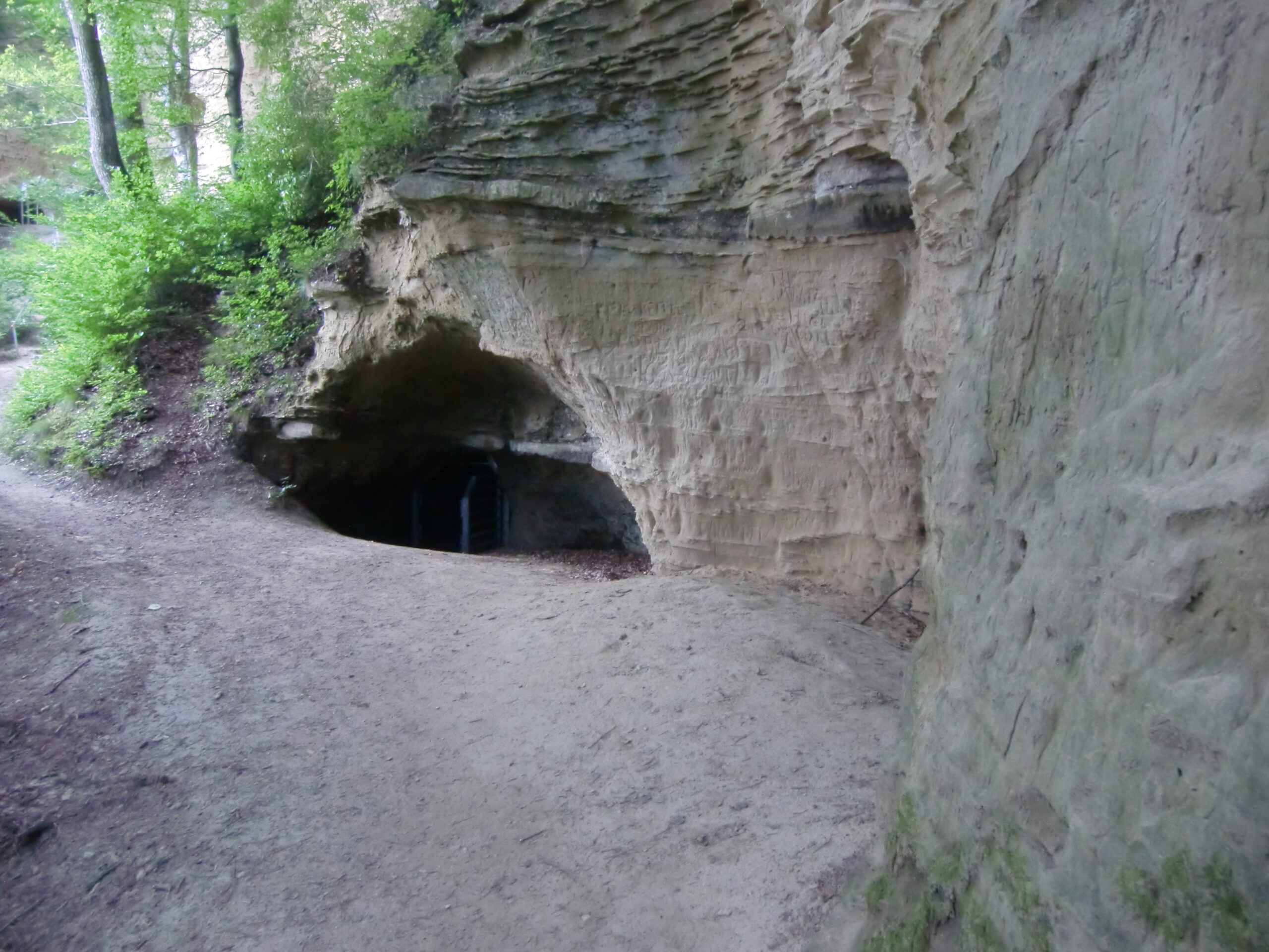 Durchgangshöhle